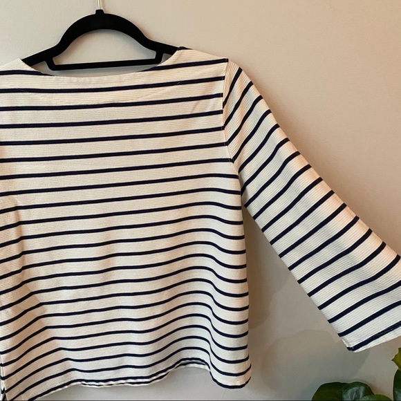 Old Navy cute wide shoulder top - Picture 3 of 3